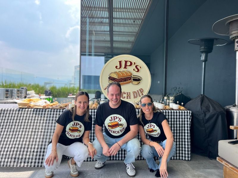 El equipo de JP's French Dip